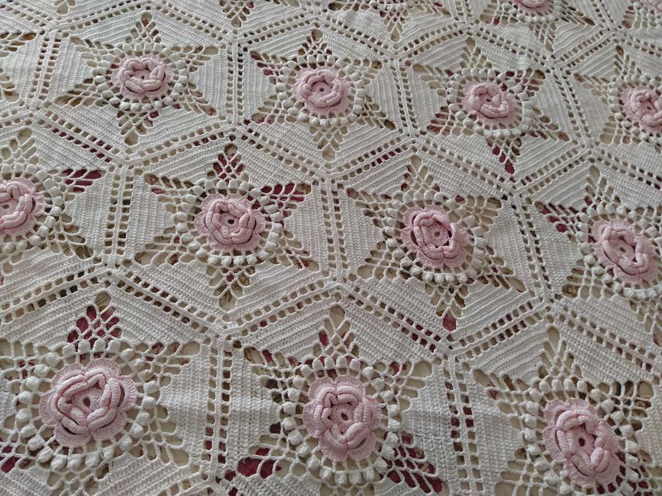 Colcha cama casal em renda feita à mão 2,40m x 2,25m