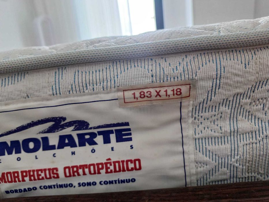 Cama sommier em madeira de castanho maciça