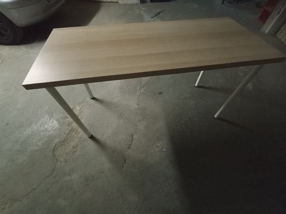 Mesa IKEA sem marcas de uso