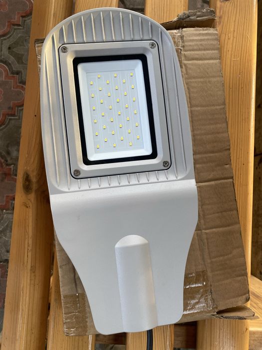 Світильник консольний вуличний 5000к 50w Fenix