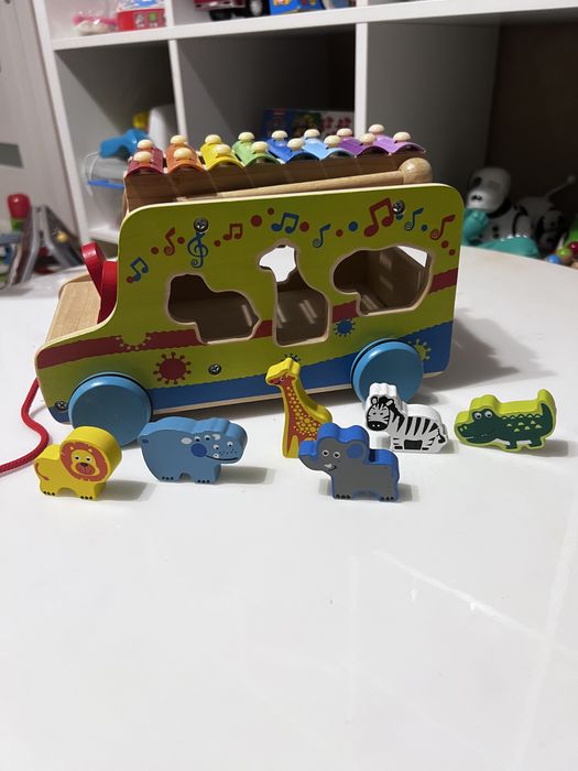 Деревяна іграшка-сортер з ксилофоном Машинка
