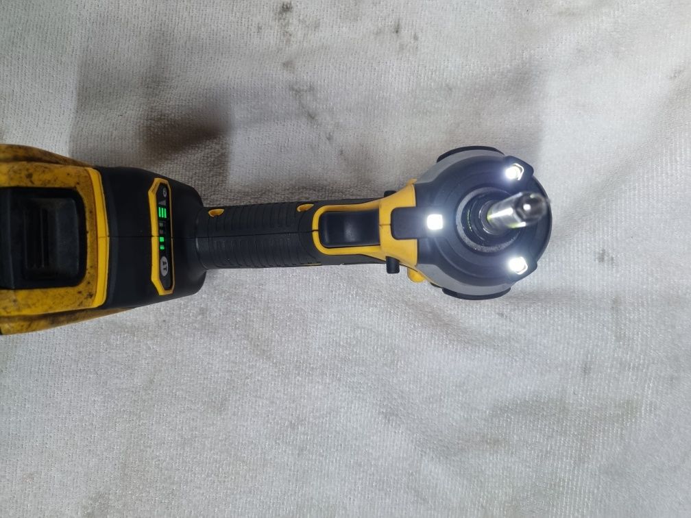 Impak DeWalt DC850 Zakrętarka udarowa