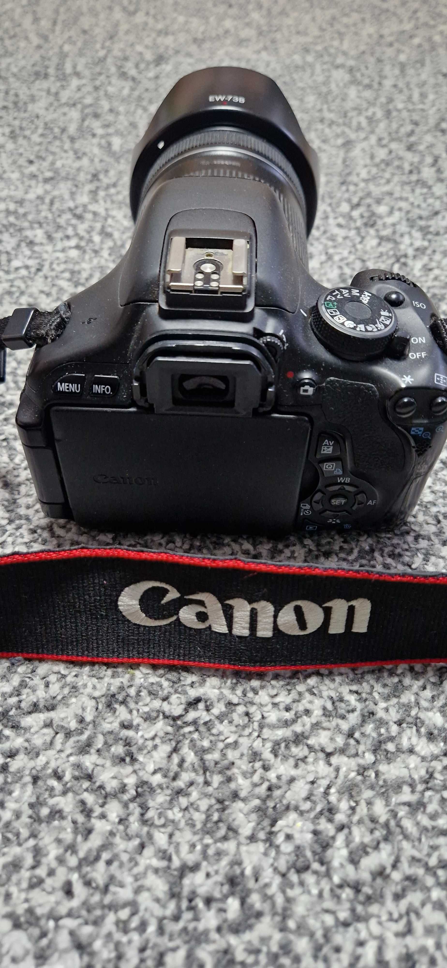 Canon EOS 600D + obiektyw 18-135 + dwie torby + grip + dodatki