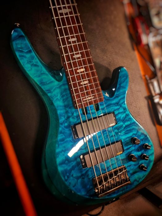 BAIXO YAMAHA TRB 6cordas aquarium BLUE ediçao limitada