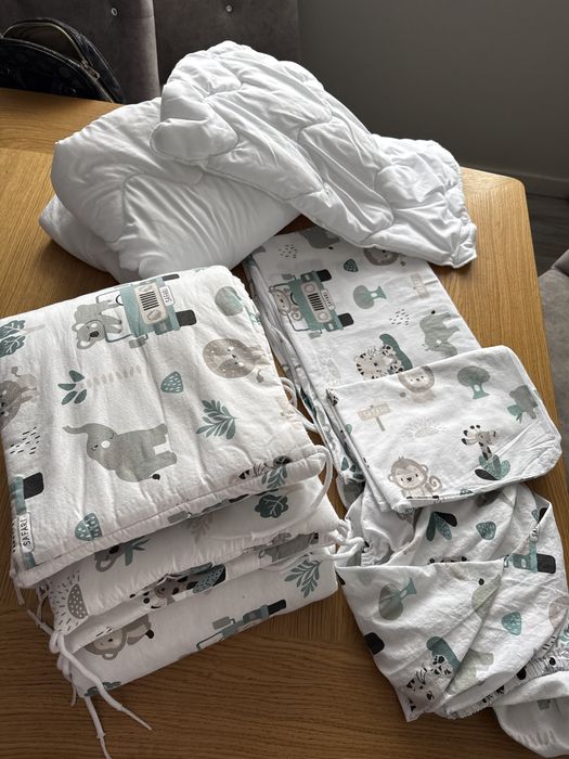 Zestaw poscieli i wypelniena do lóżeczka