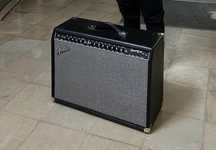 Amplificador Fender Champion 100 com footswitch