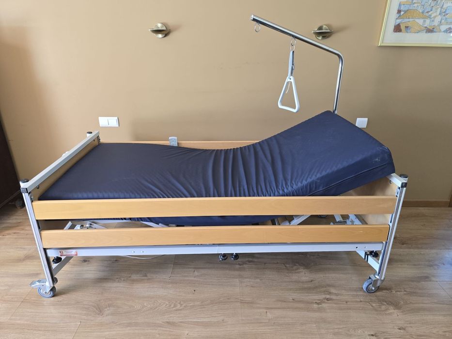 Cama articulada elétrica e mesa de apoio ajustável - ÓTIMO ESTADO