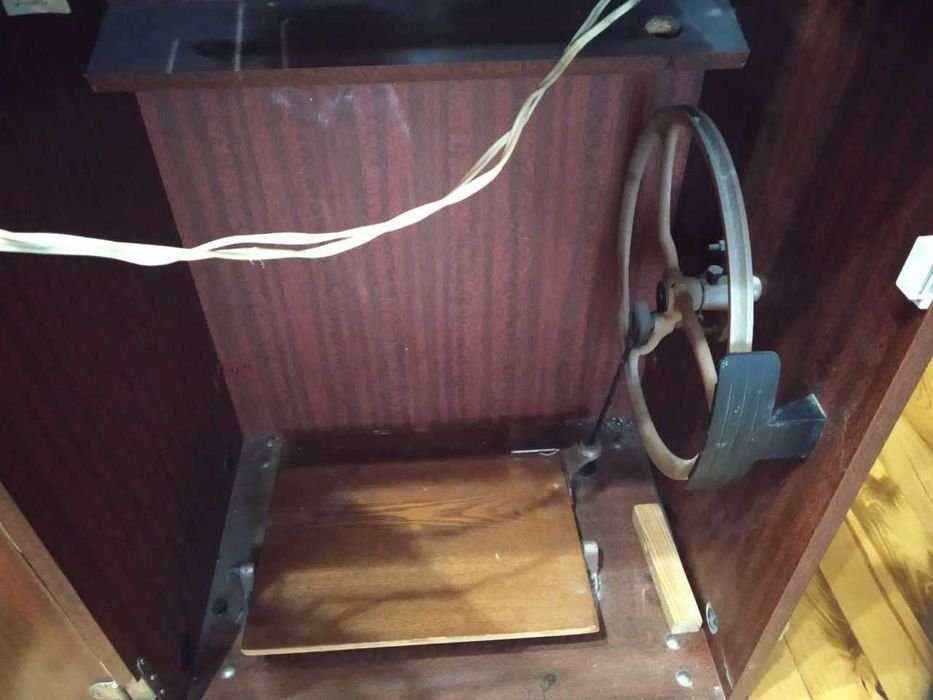 Машинка швейная Подольск 142 б/у