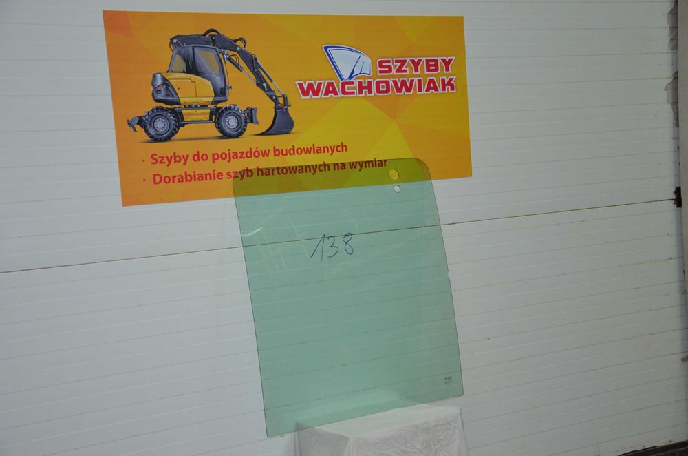 Mecalac 714-712 szyba przednia górna  nr 138   nr 137