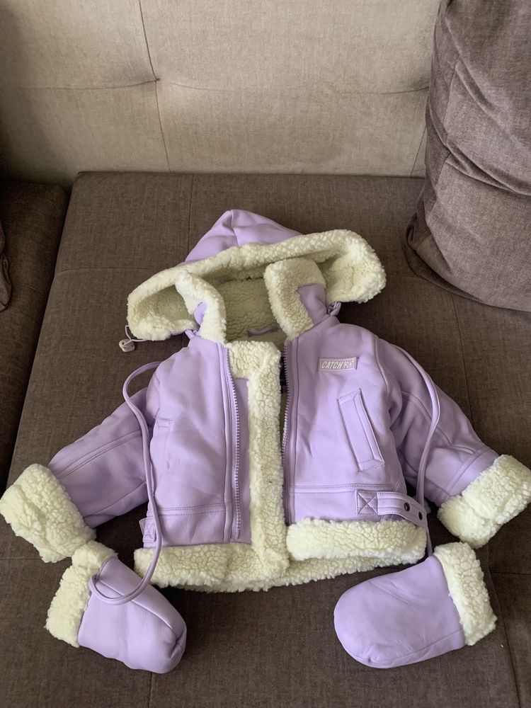 Дитяча куртка кожанка з шубкою і рукавиці