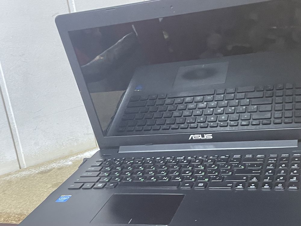 Ноутбук Asus 553m