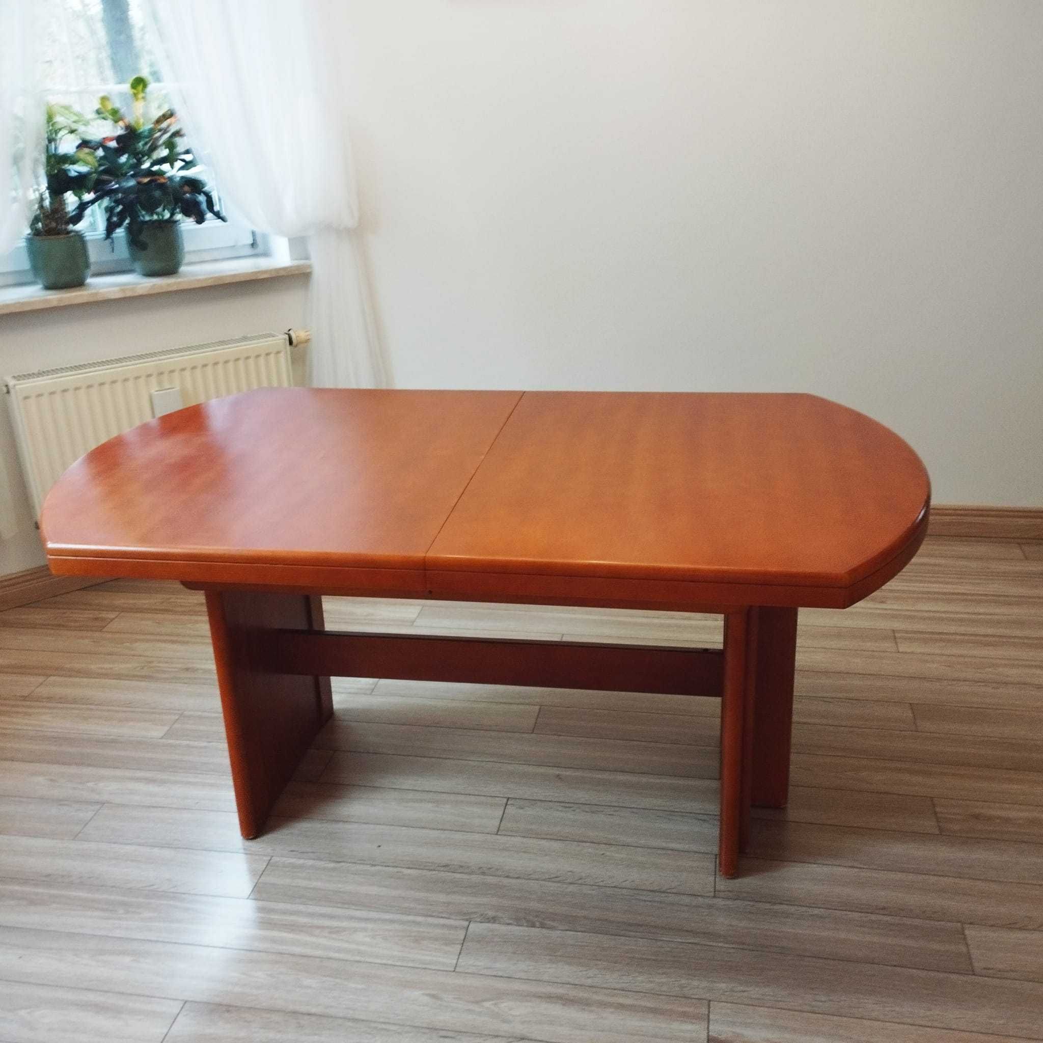 Stół rozkladany + 6 krzeseł