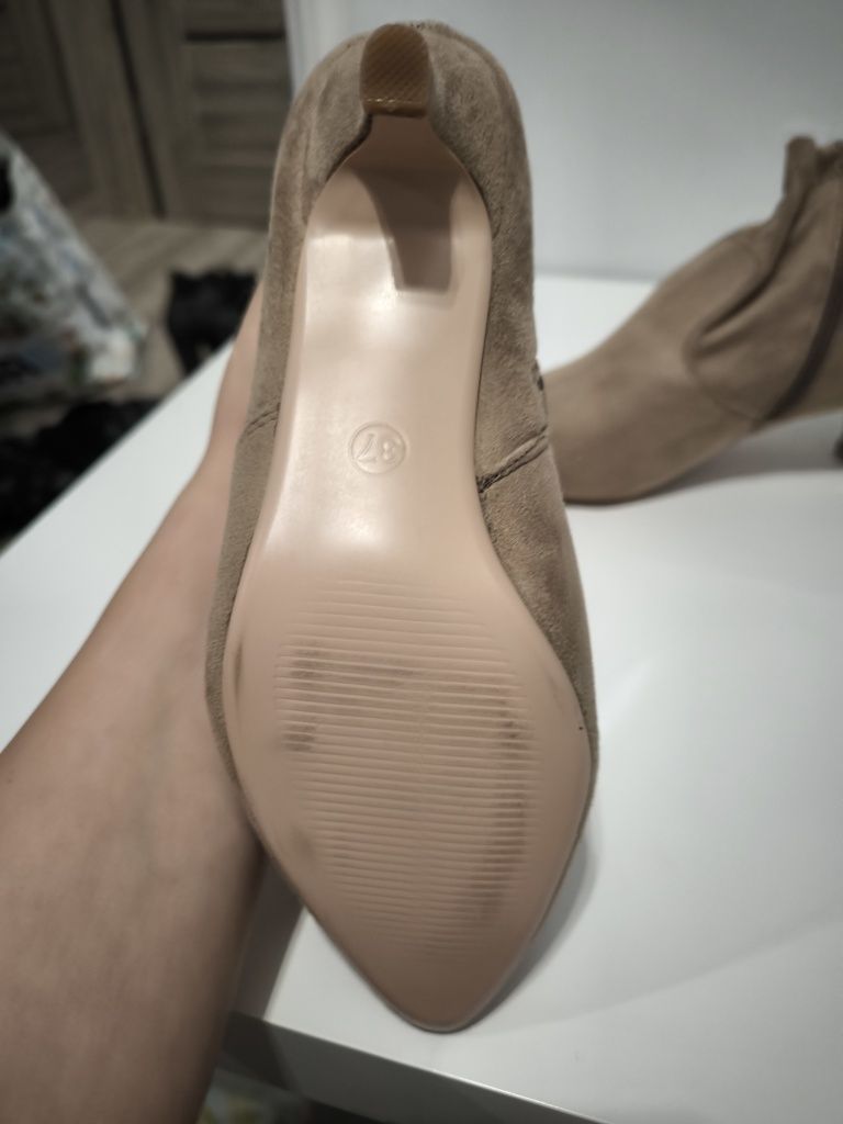 Botki jesienne beżowe 37 nowe bez metki niski obcas szpilka