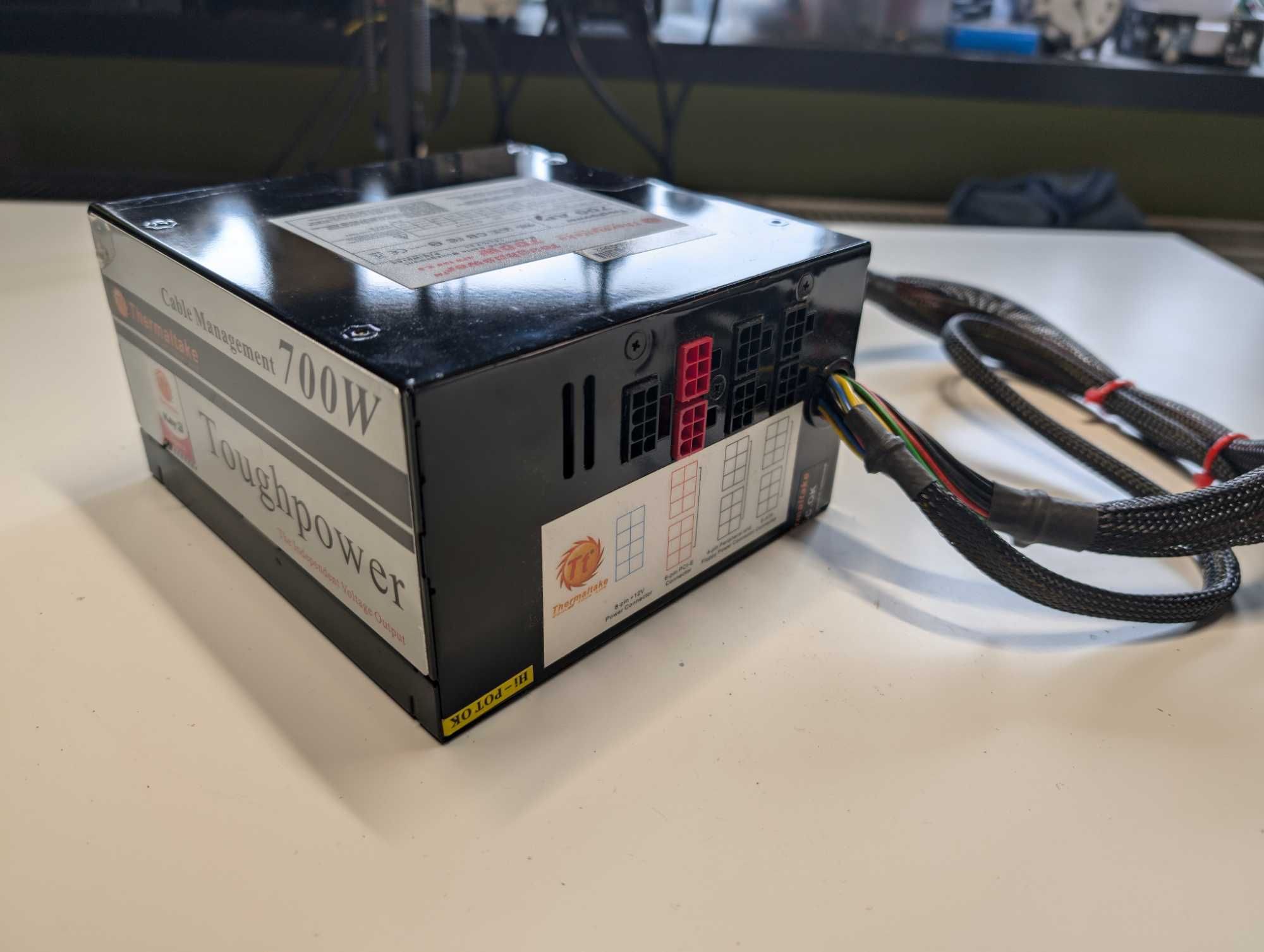 Zasilacz Thermaltake Toughpower 700W