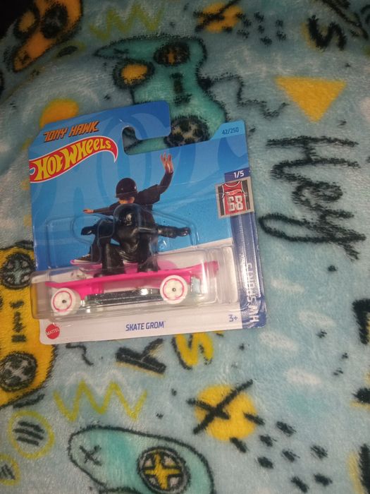 Nowe auto hot wheels skate grom