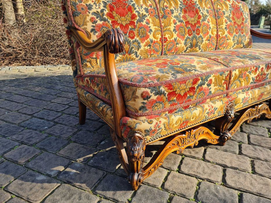 sofa sofka pięknie zdobiona kanapa