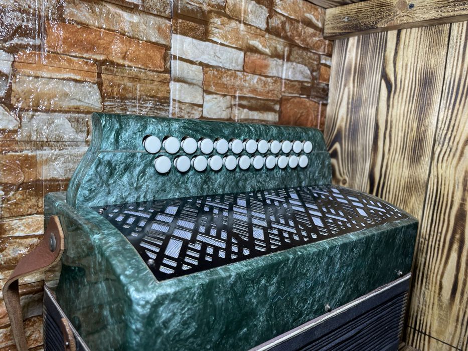 На продаж гармонь «Марічка-3»