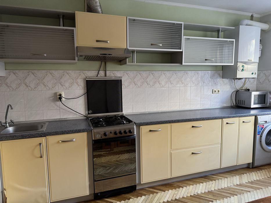 Здається 3 к квартира по Вул. Золотогірська