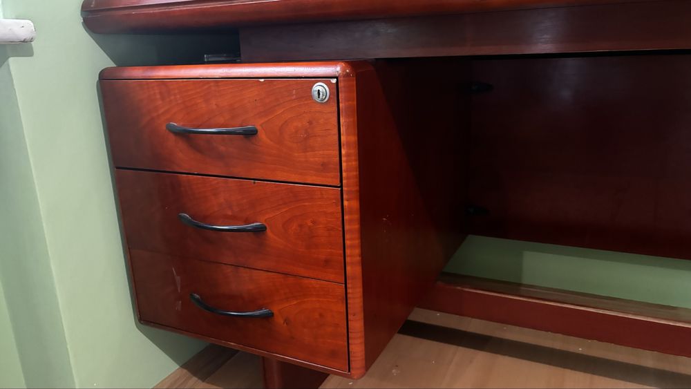 Biutko gabinetowe drewniane biuro