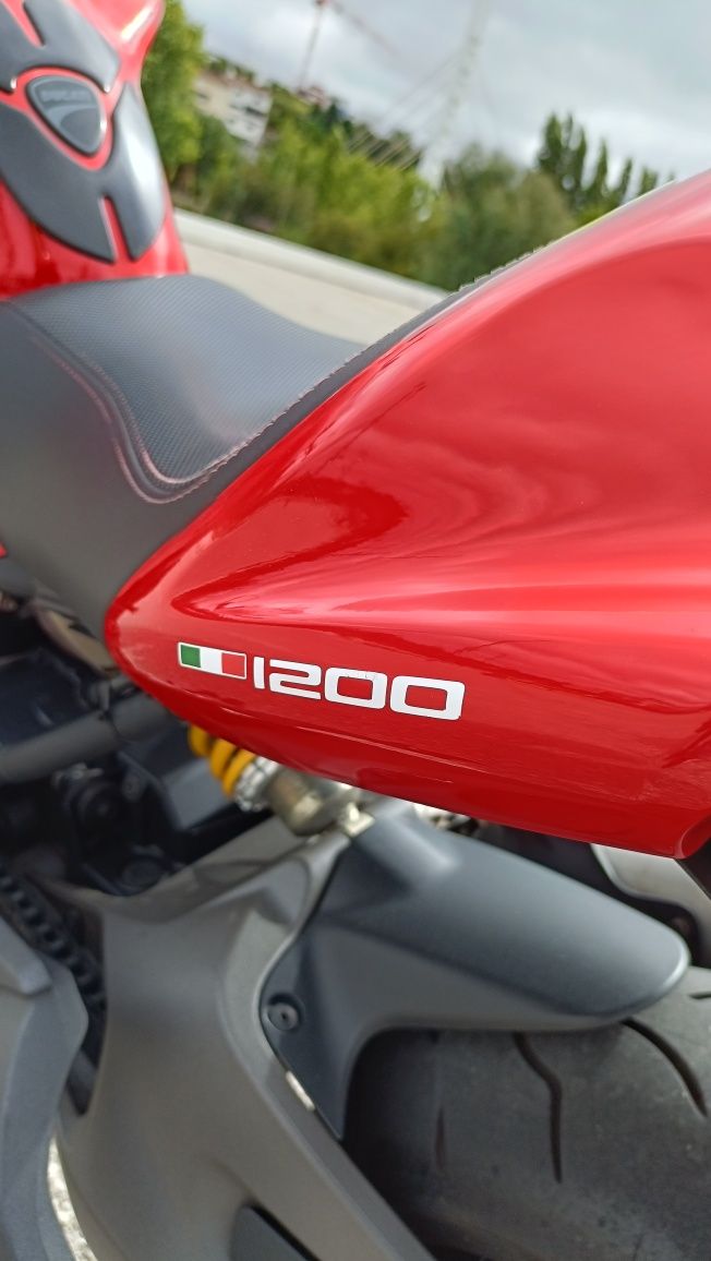 Ducati Monster 1200