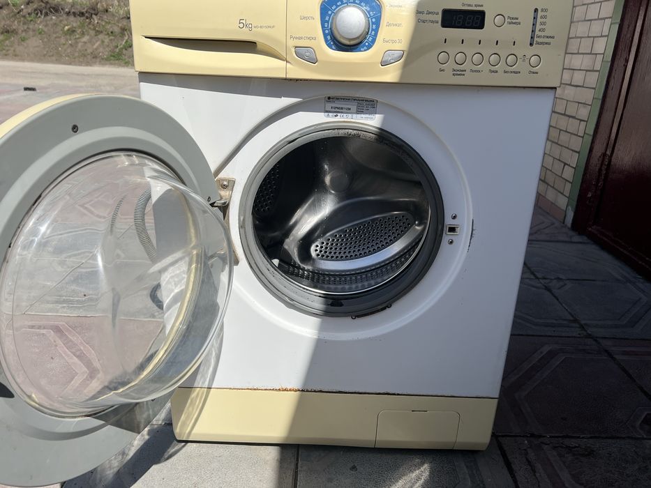 ПРОДАМ пральну машину LG wd-80150nup