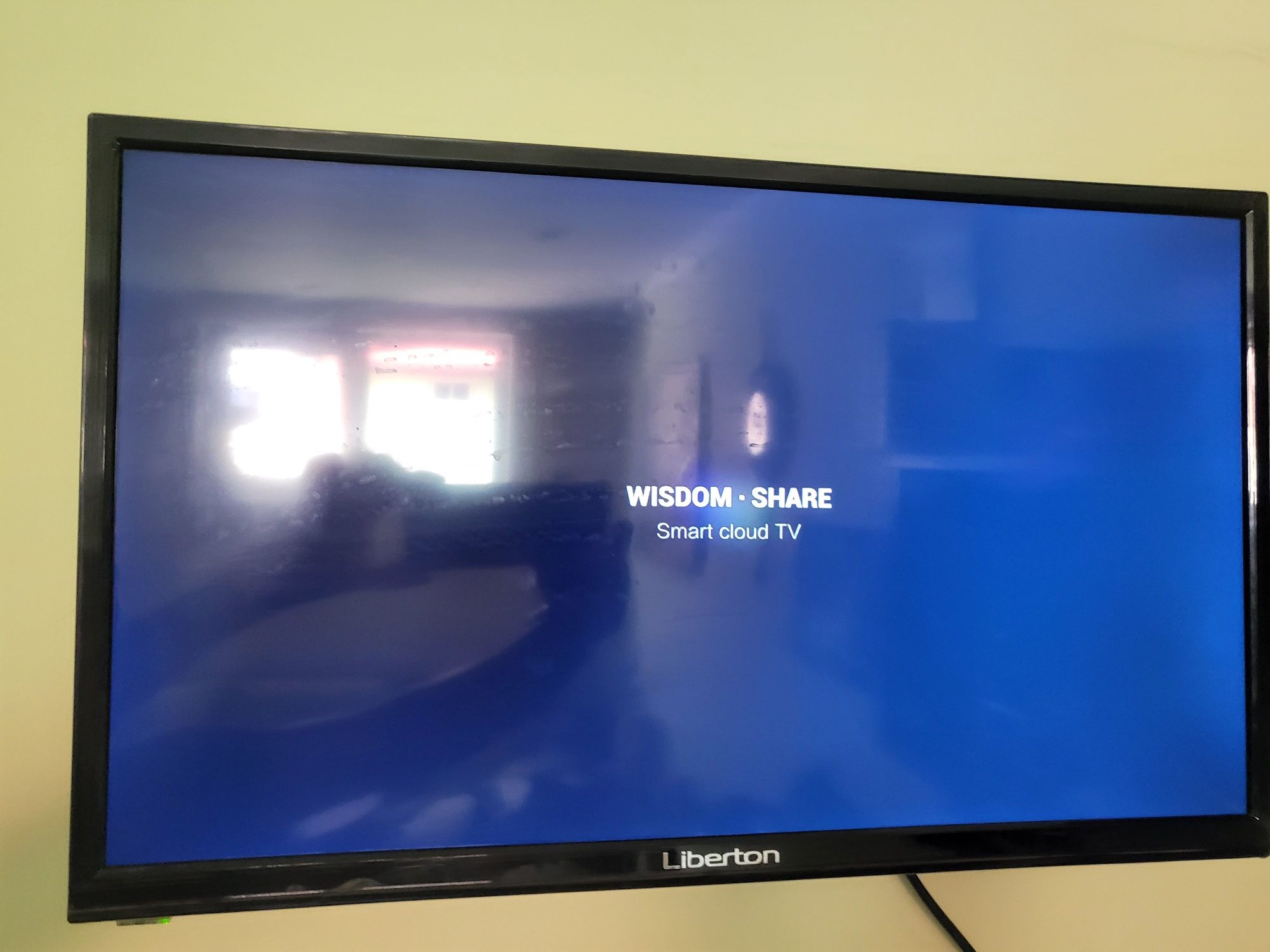 Смарт телевізор Liberton 24" (61см) з wifi та цифровим тб Т2