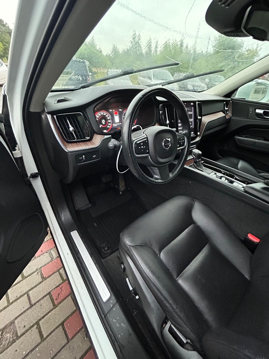 Volvo XC 60 Volvo XC60 II benzyna 2.0 T5 uszkodzone, auto w kraju