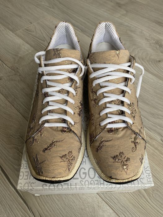 Hegos damskie sneakersy beżowo złote hafty 40