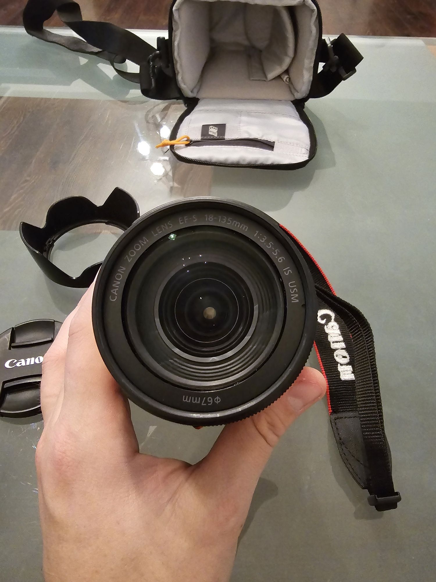 Canon 250d + Canon efs 18-135mm nano usm Statyw velbon Light Max 1