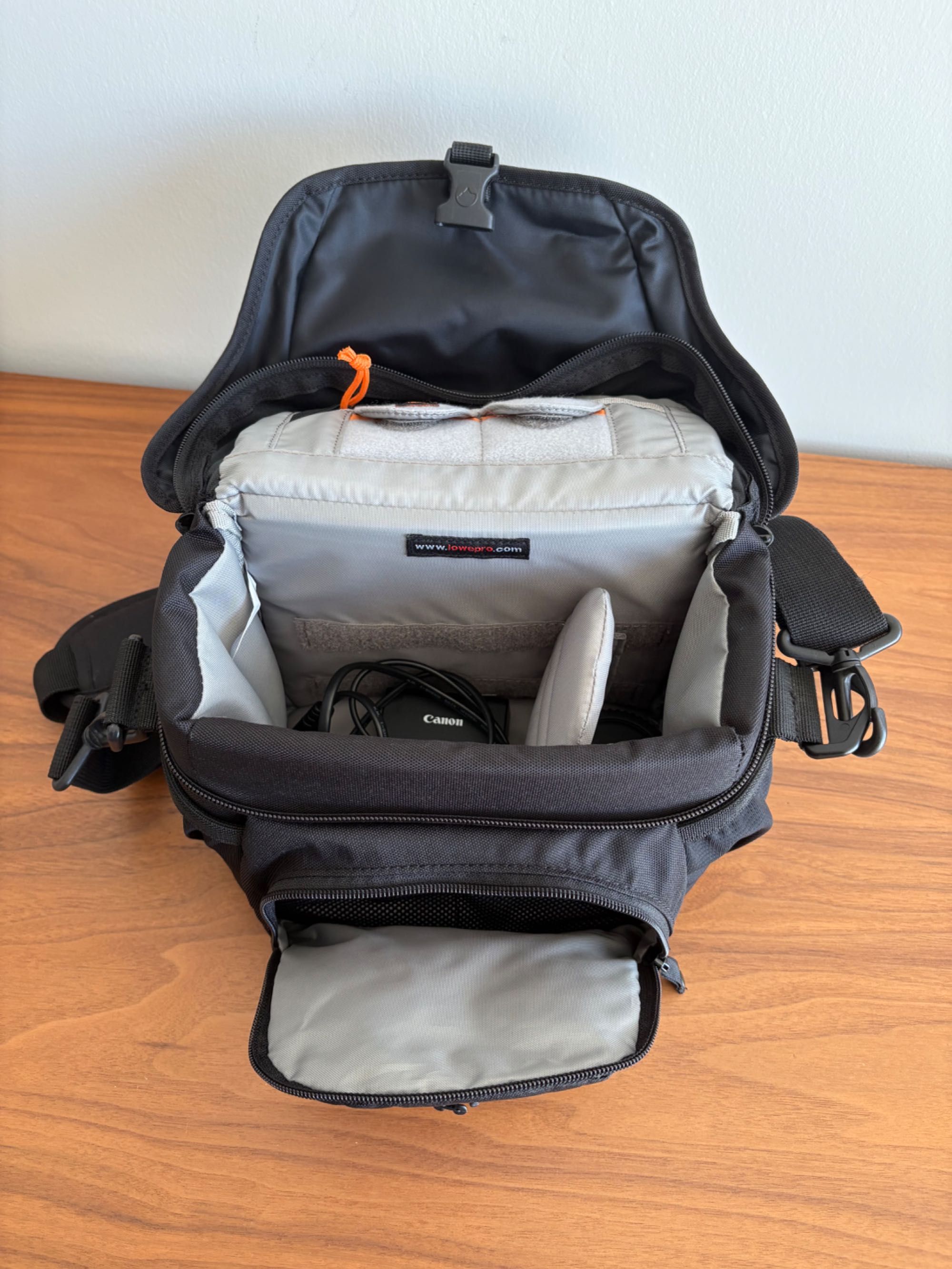 Bolsa Lowepro Nova 160 AW
