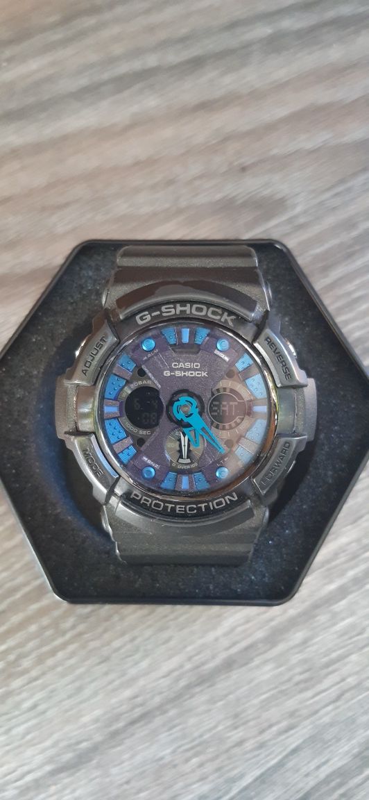 Часы CASIO G-Shock GA-200-SH-2AER