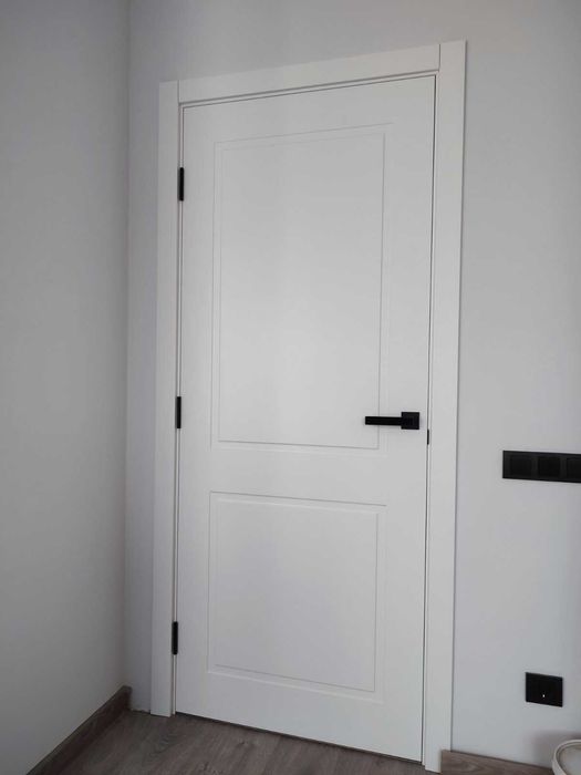 Білі двері. Внутрішні двері. Міжкімнатні двері
