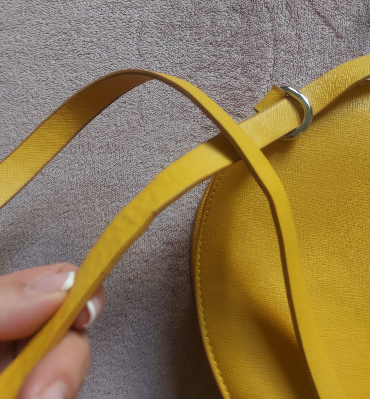 Żółty wiosenny plecak plecaczek