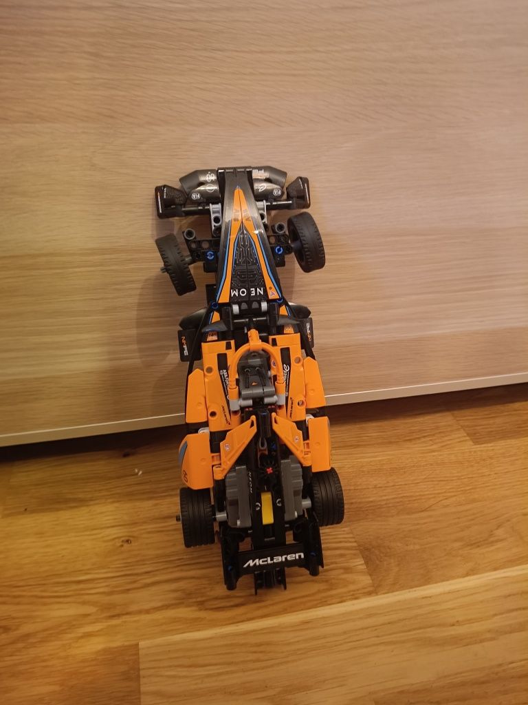 LEGO Technic Neom MacLaren Formuła E Race
