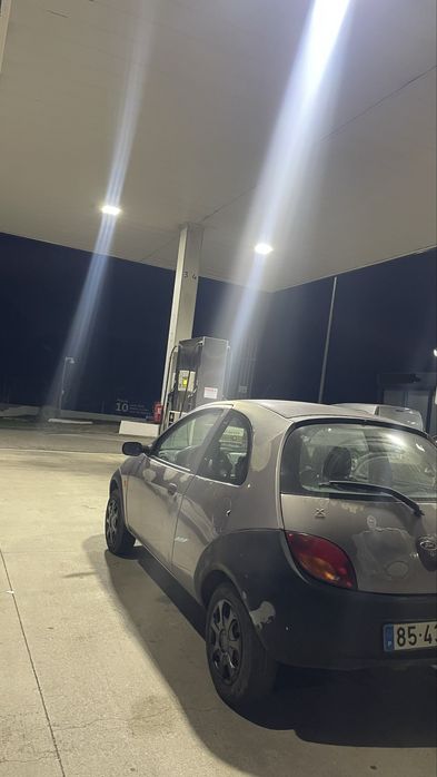 Carro Ford KA . .