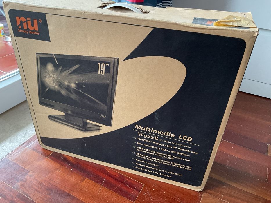 Monitor novo dentro da caixa