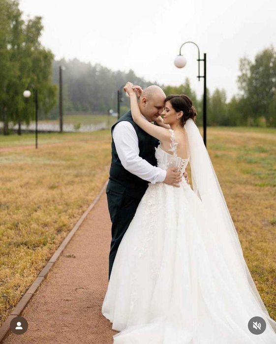 Дизайнерська весільна сукня