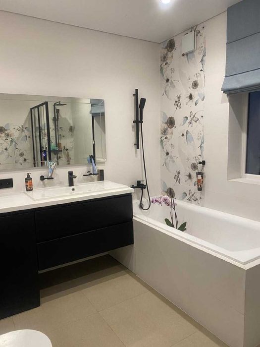 Продаж будинку з СОНЯЧНИМИ панелями та інвертором.