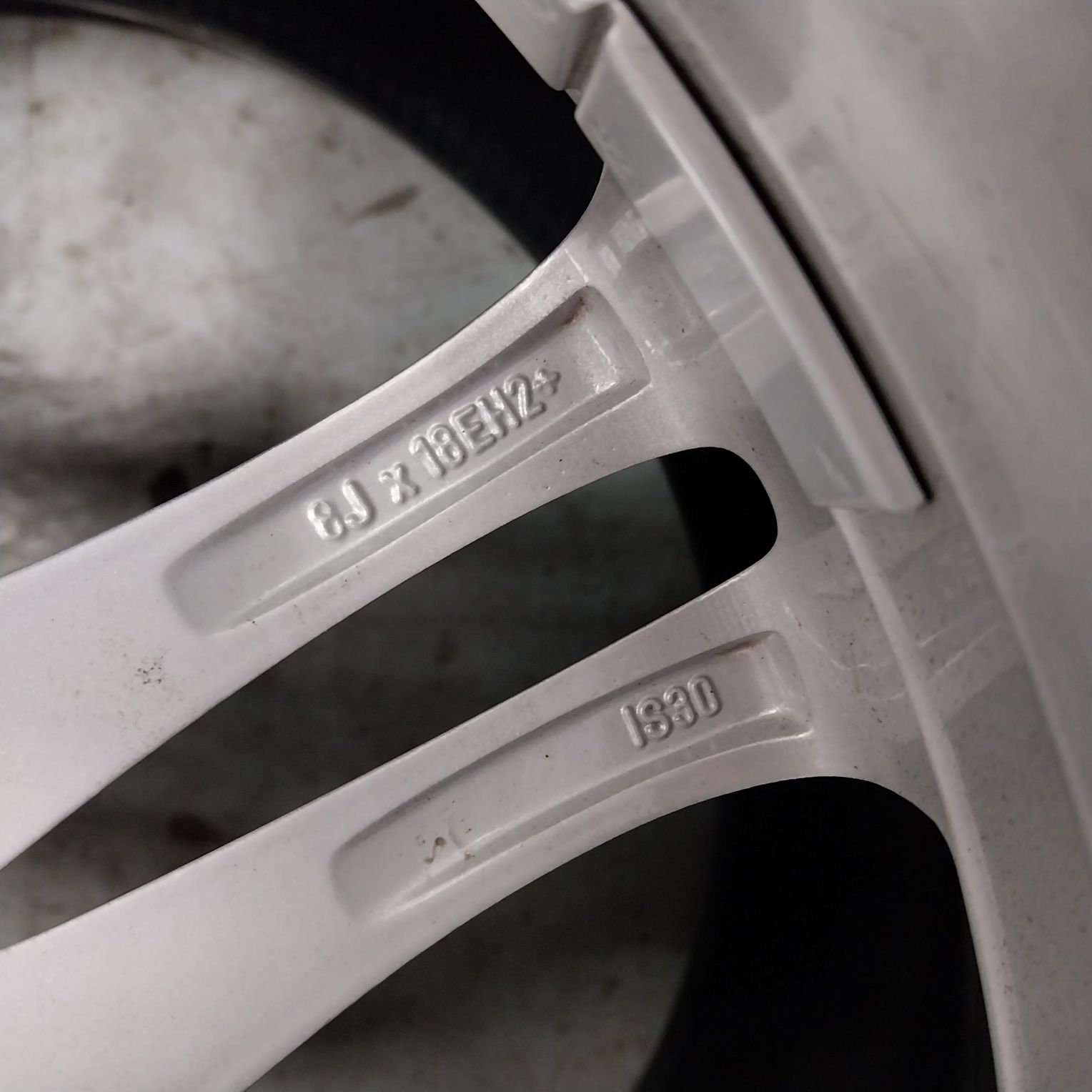 Oryginalna Felga Aluminiowa BMW R18 5x120 8J ET 30