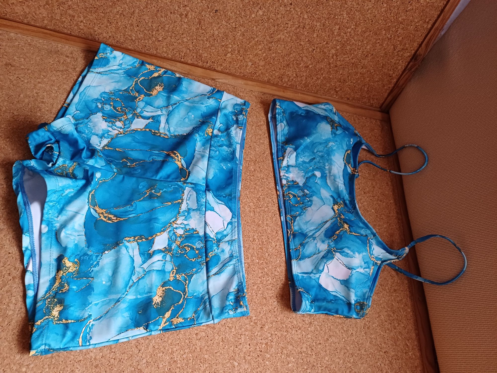 Biquini/ fato de banho/tankini tamanho XL.
Novo.