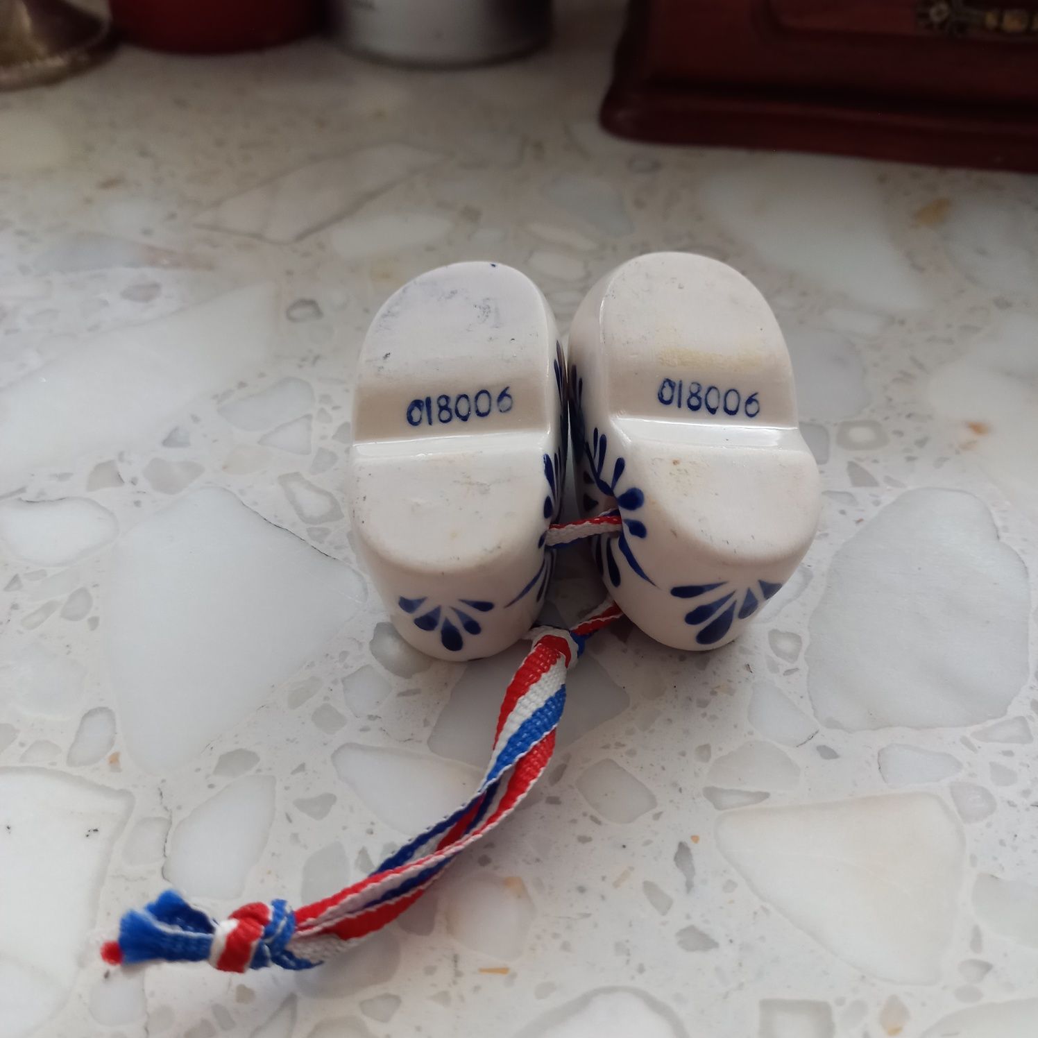 Buciki porcelanowe chodaki holenderskie malowane sygnowane figurka