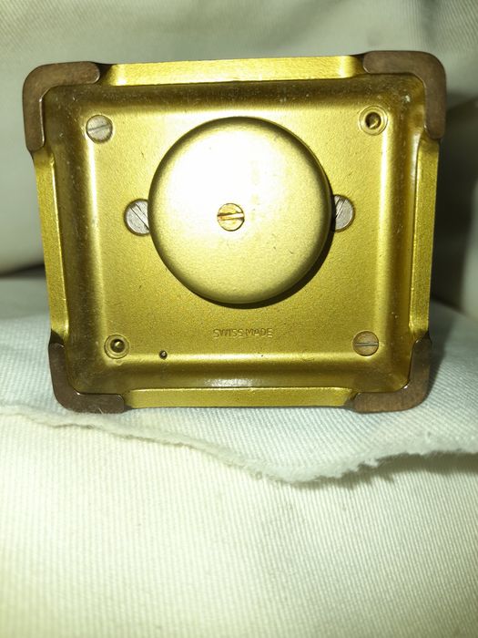 Relógio antigo como novo a trabalhar