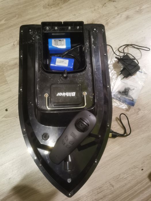 Łódka zanętowa plus 2 akumulatory