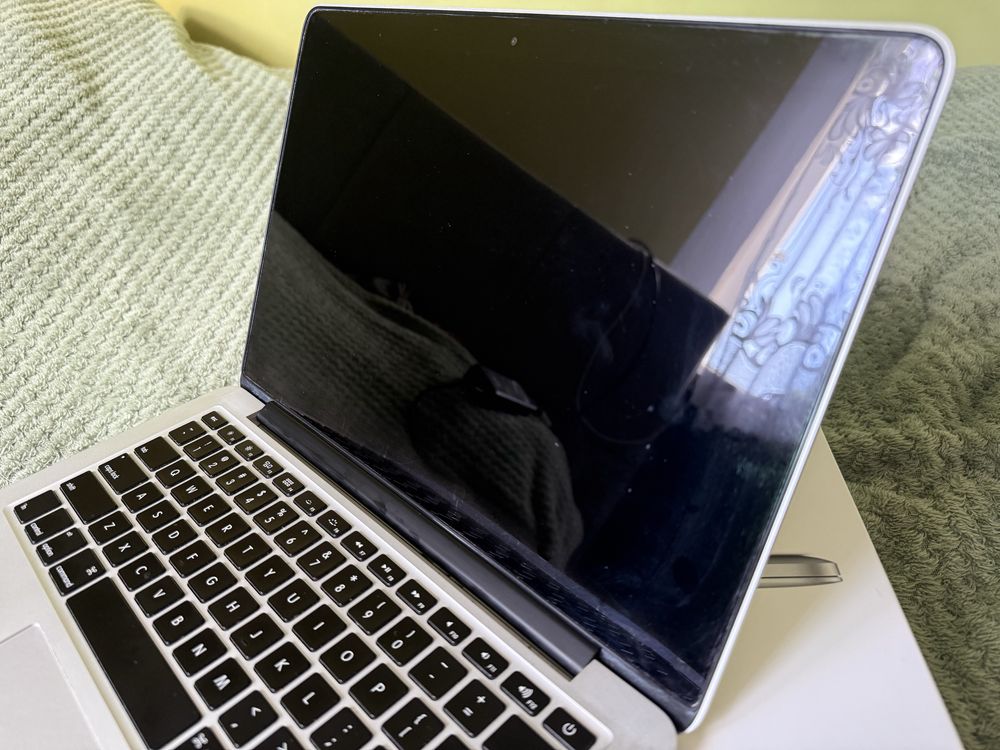 Macbook Pro 13 2015 i7 16/256GB /Sequoia 15.2