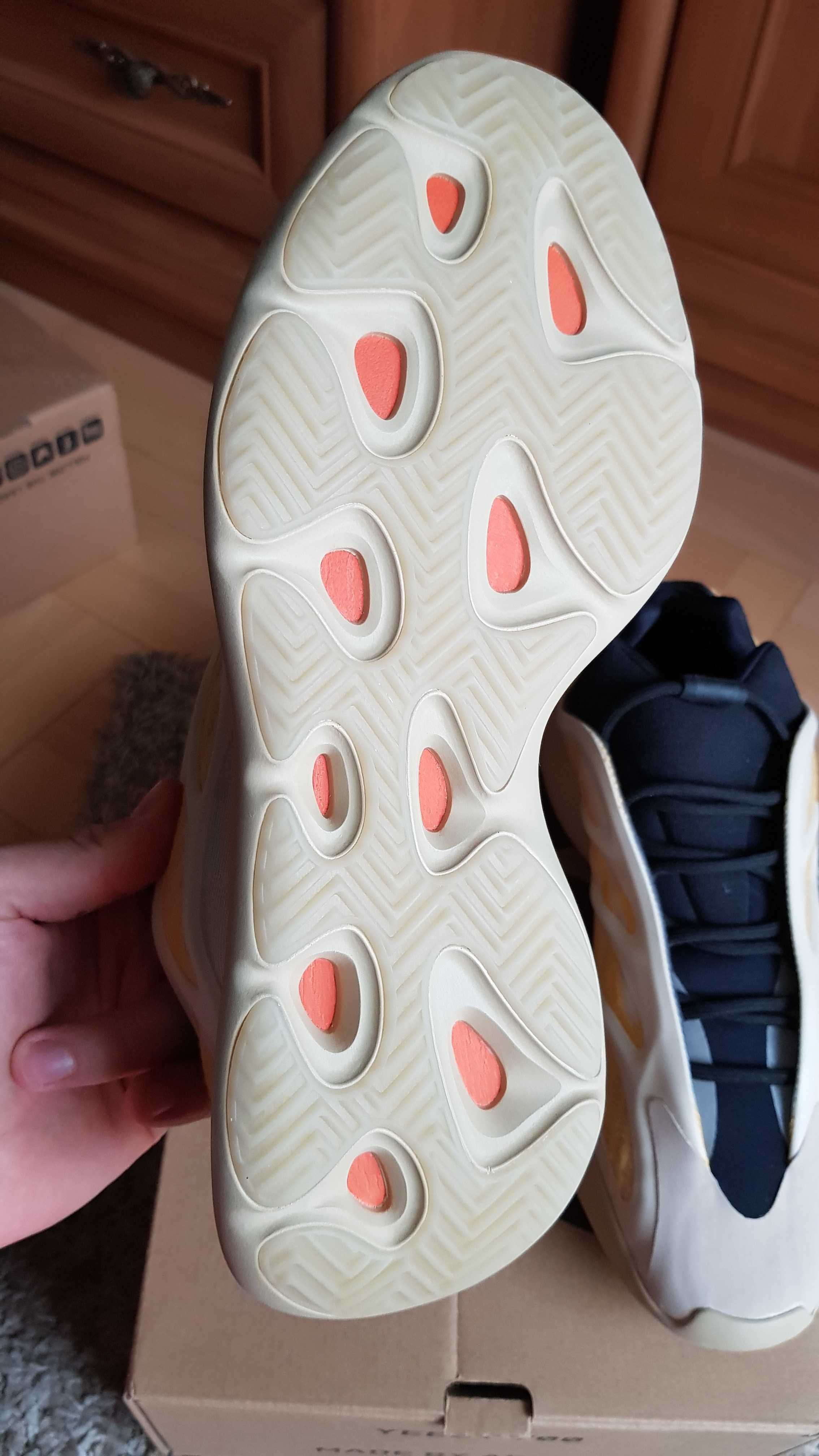 Adidas 46-11,5US yeezy boost 700 v2 safflower nowe ogbox kremowe żółte