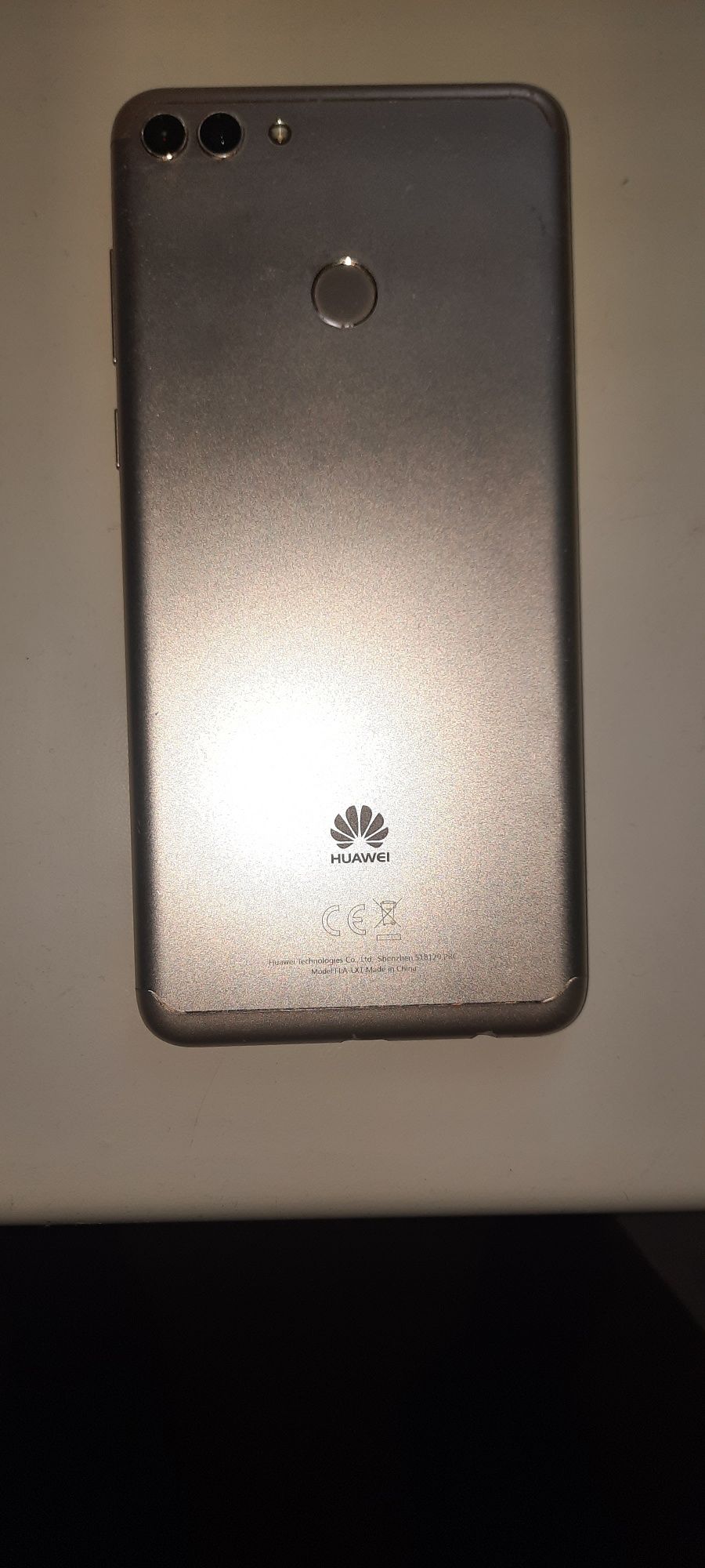 Телефон Huawei непрацюючий на запчастини