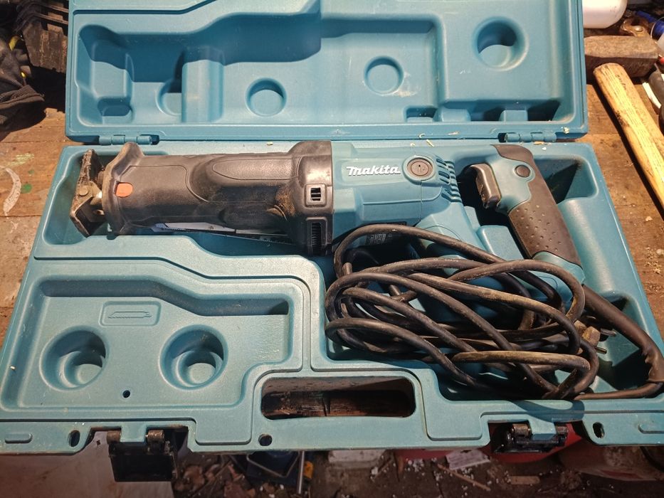 Lisica Makita JR 3050