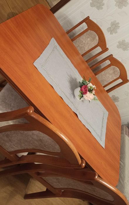 Stół z 4 krzesłami