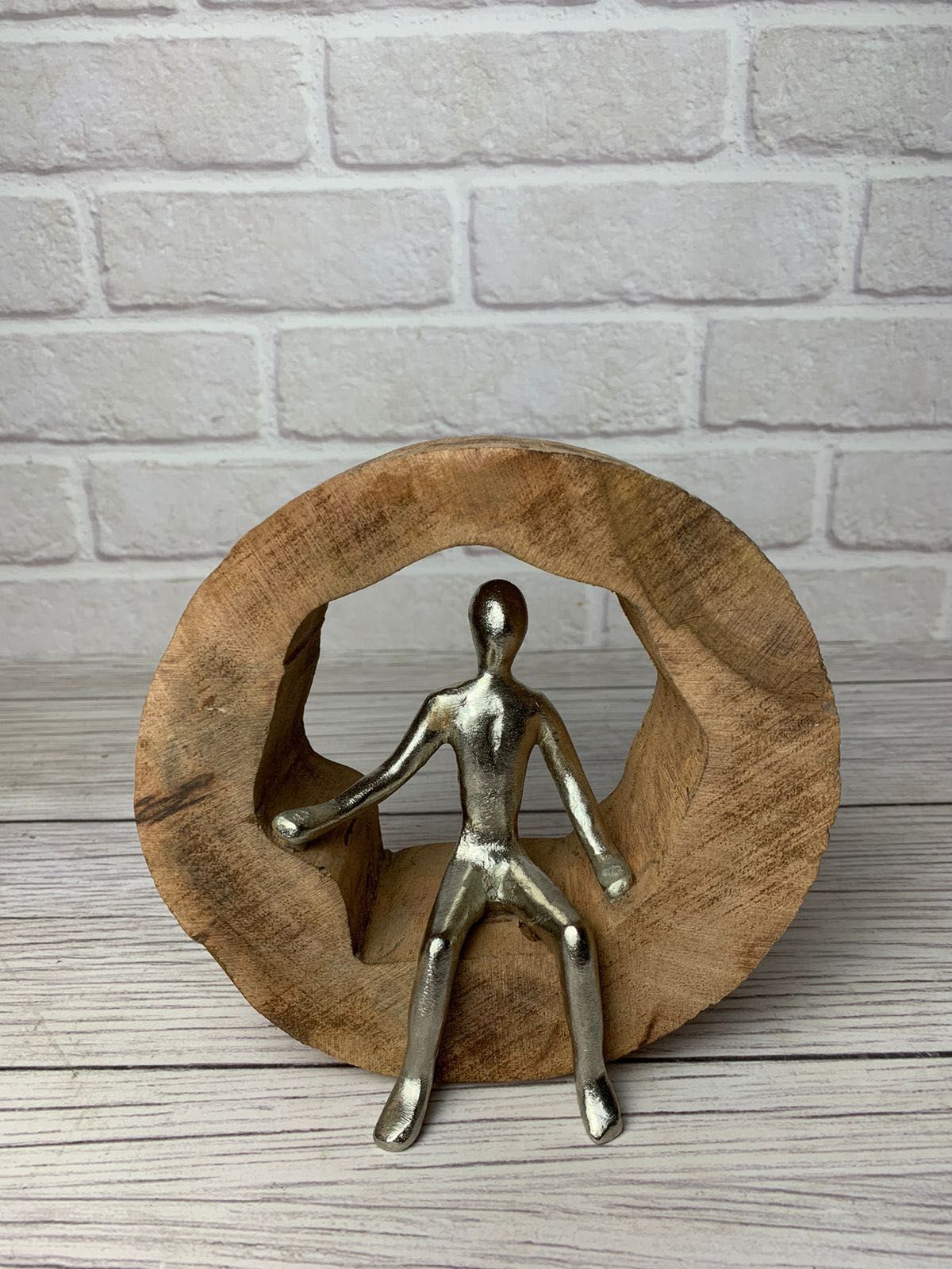 Figurki wykonane z drewna i metalu. Firma:BOLTZE
