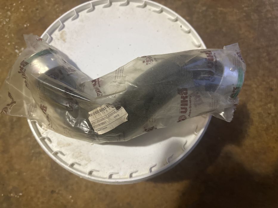 Патрубок інтеркулера нижній 11311518801